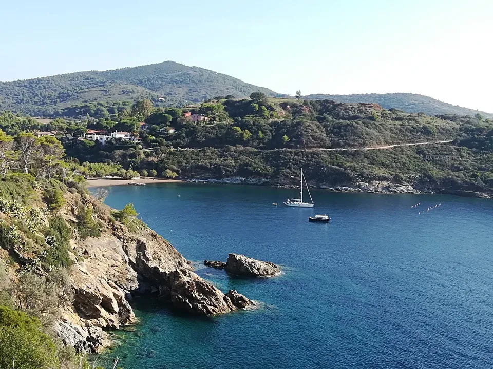Vista de una bahía de la isla de Elba