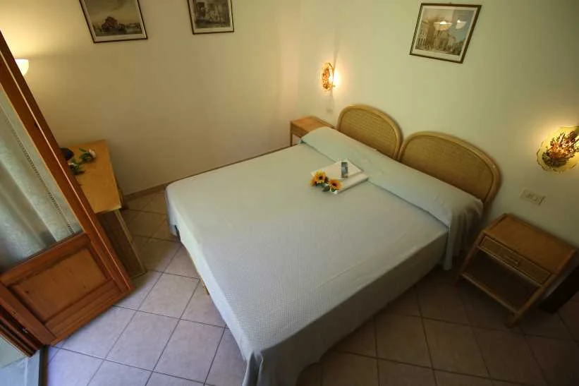 Dormitorio de las casitas superiores Le Viste
