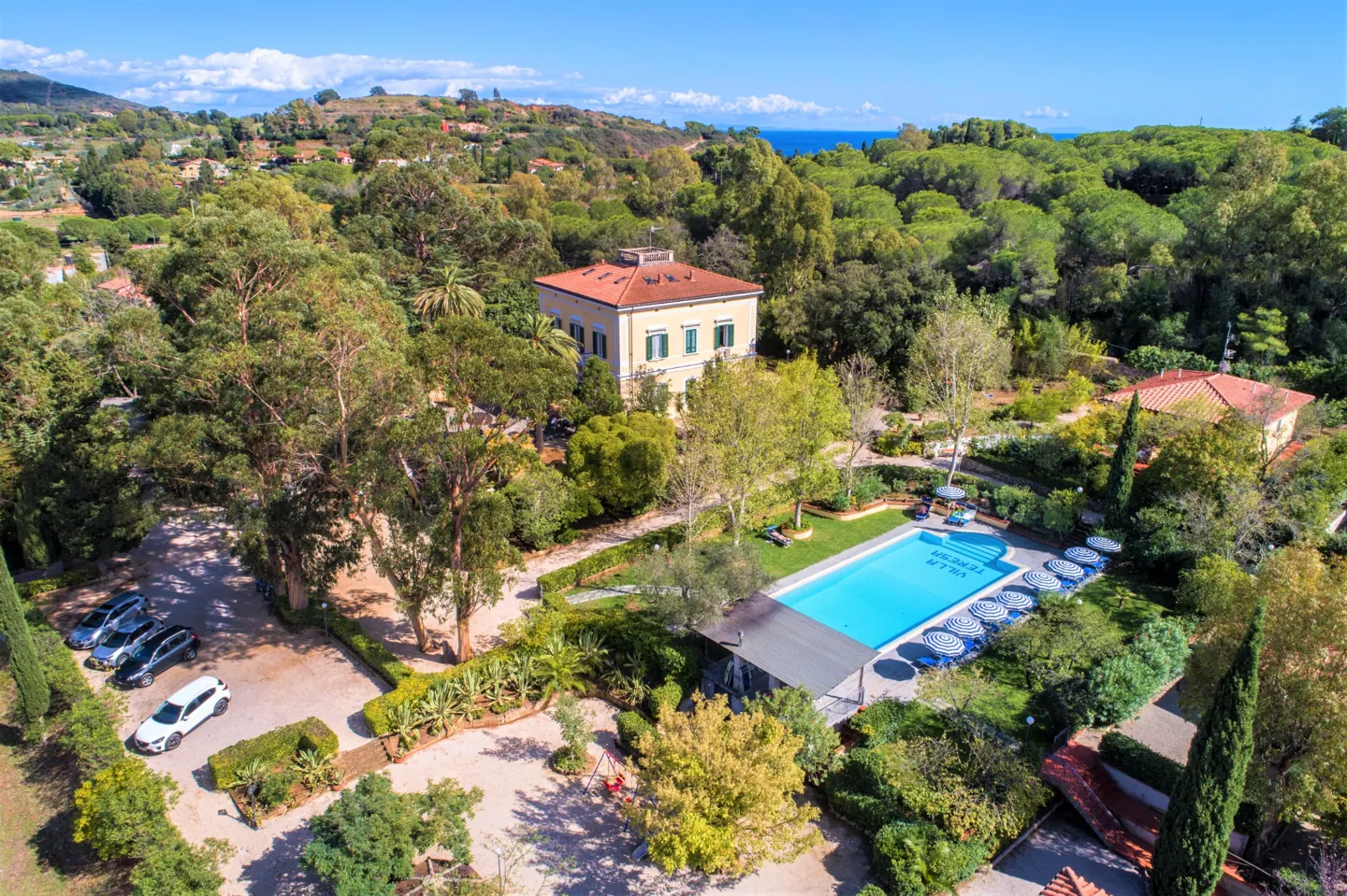 Vista aérea del parque y los edificios de Villa Teresa
